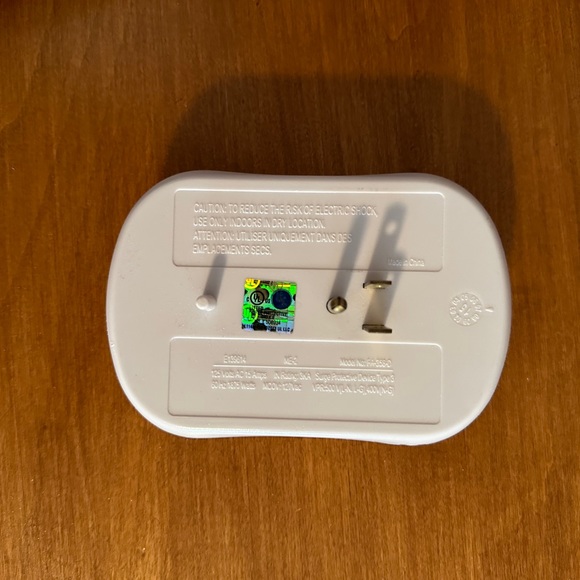 BELKIN POWER STRIP, GE WALL POWER, APPLE EARBUDS, iPHONE XS MAX CASE/PROTECTOR - Picture 6 of 7